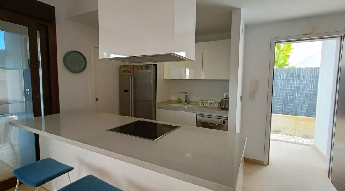 10699_stunning_modern_villa_050625163936_kitch_6