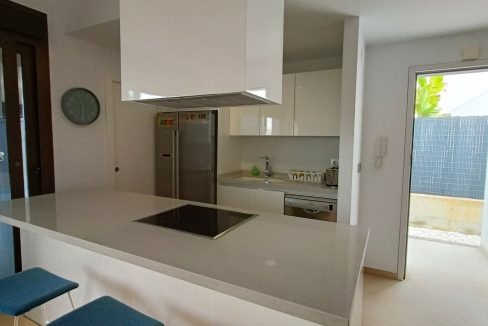 10699_stunning_modern_villa_050625163936_kitch_6