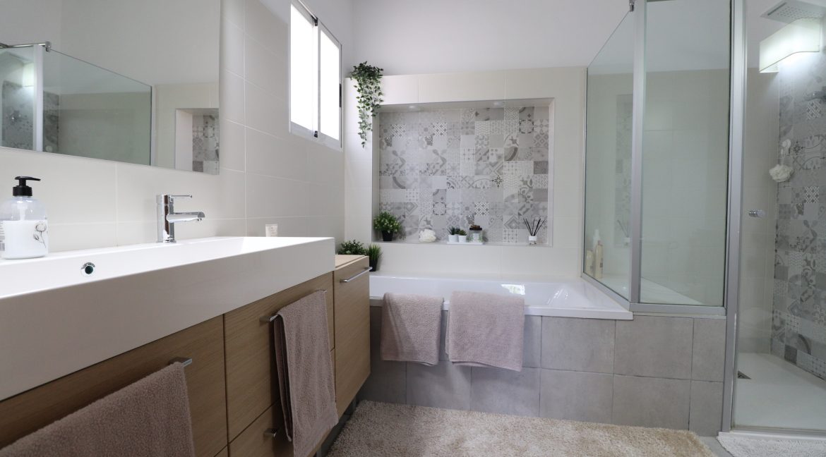 12.5363bath1