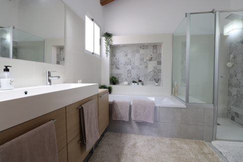 12.5363bath1
