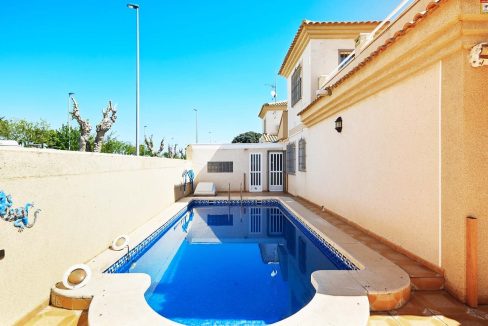 245_504_villa_for_sale_in_torre_de_la_horadada_170426095844_dscf2311