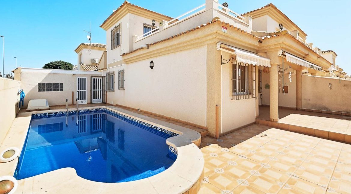 245_504_villa_for_sale_in_torre_de_la_horadada_170426095844_dscf2313