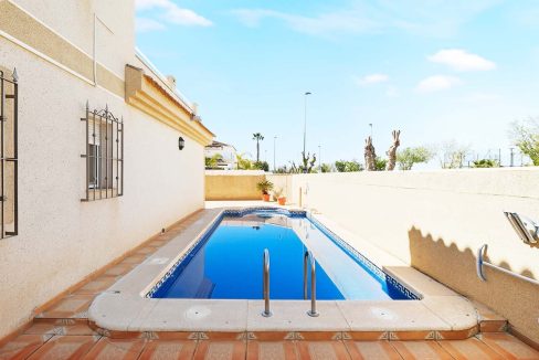 245_504_villa_for_sale_in_torre_de_la_horadada_170426095845_dscf2306_1