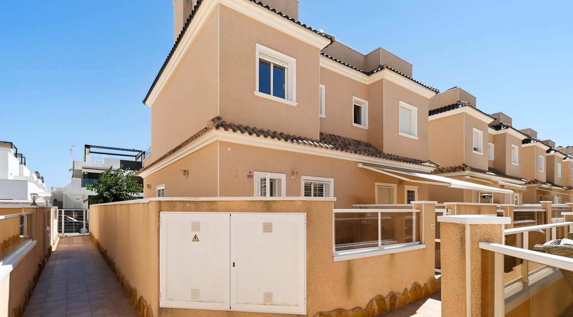288_537_townhouse_for_sale_in_torre_de_la_horadada_060726103710_dscf1598