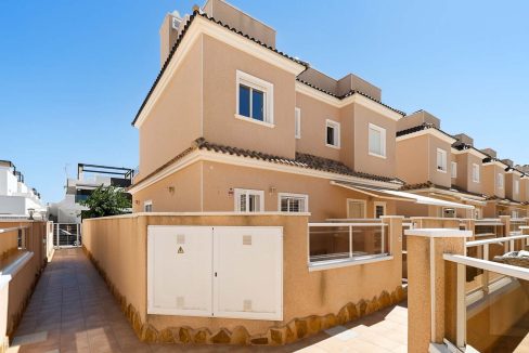 288_537_townhouse_for_sale_in_torre_de_la_horadada_060726103710_dscf1598