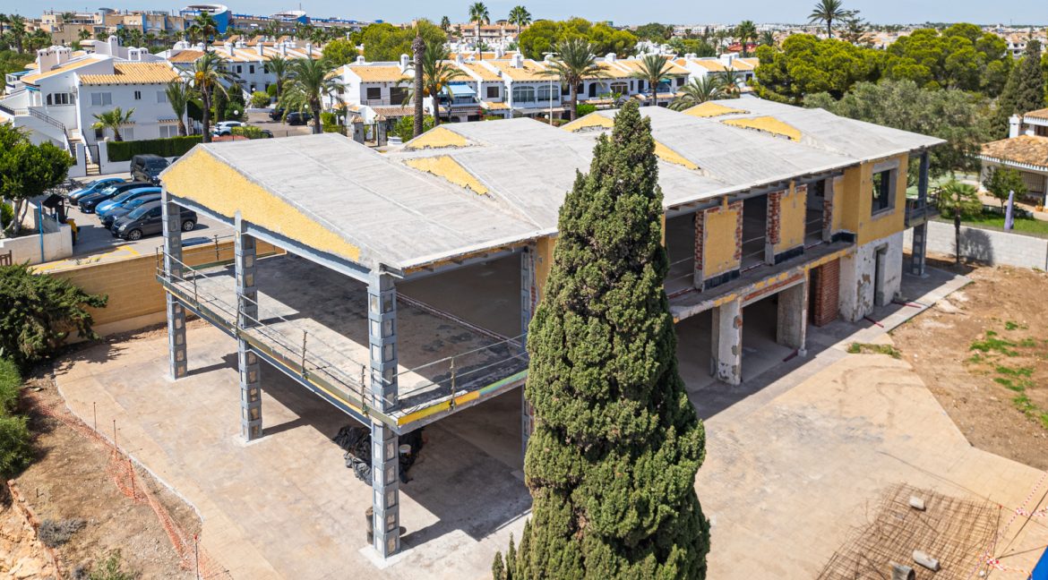 6a50d6ba5eb23_Large-villa-12
