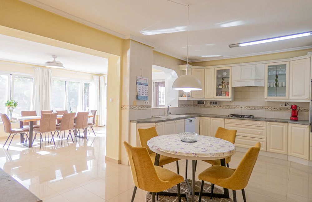 8093_stunning_reformed_countryside_villa_051024103115_p1210330