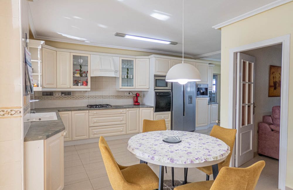 8093_stunning_reformed_countryside_villa_051024103115_p1210332
