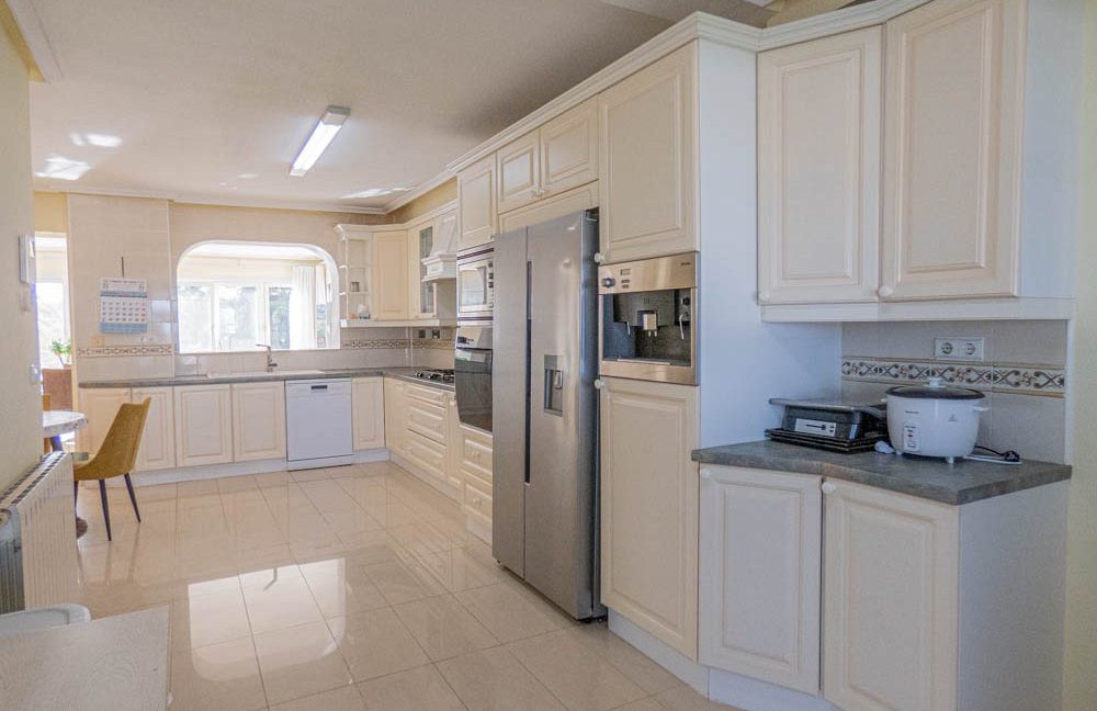 8093_stunning_reformed_countryside_villa_051024103115_p1210340