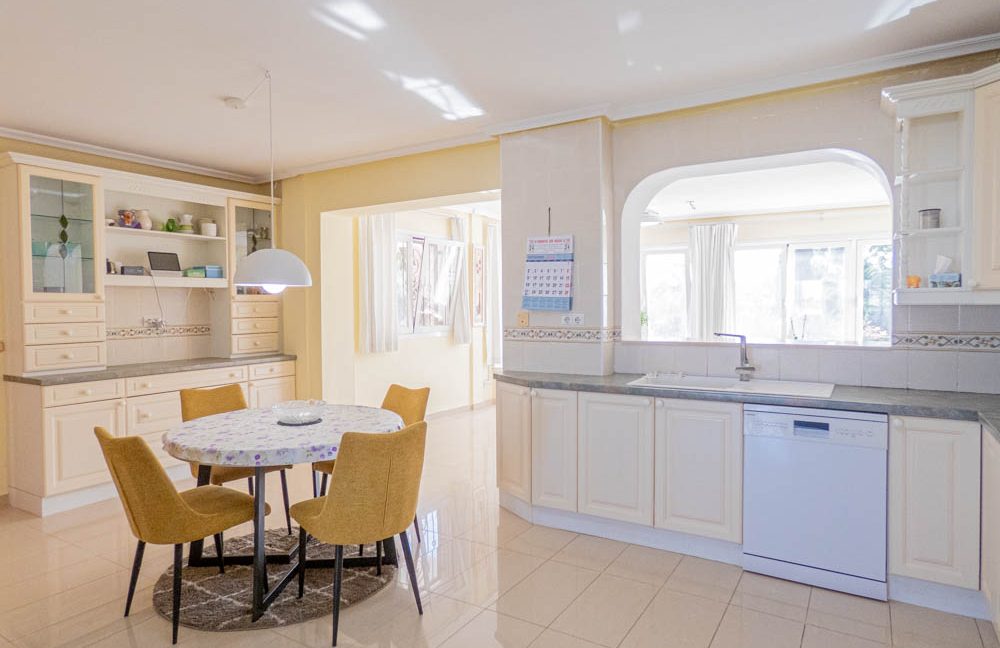 8093_stunning_reformed_countryside_villa_051024103116_p1210328