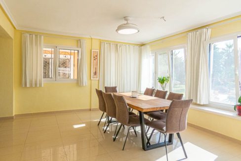 8093_stunning_reformed_countryside_villa_051024103400_p1210343