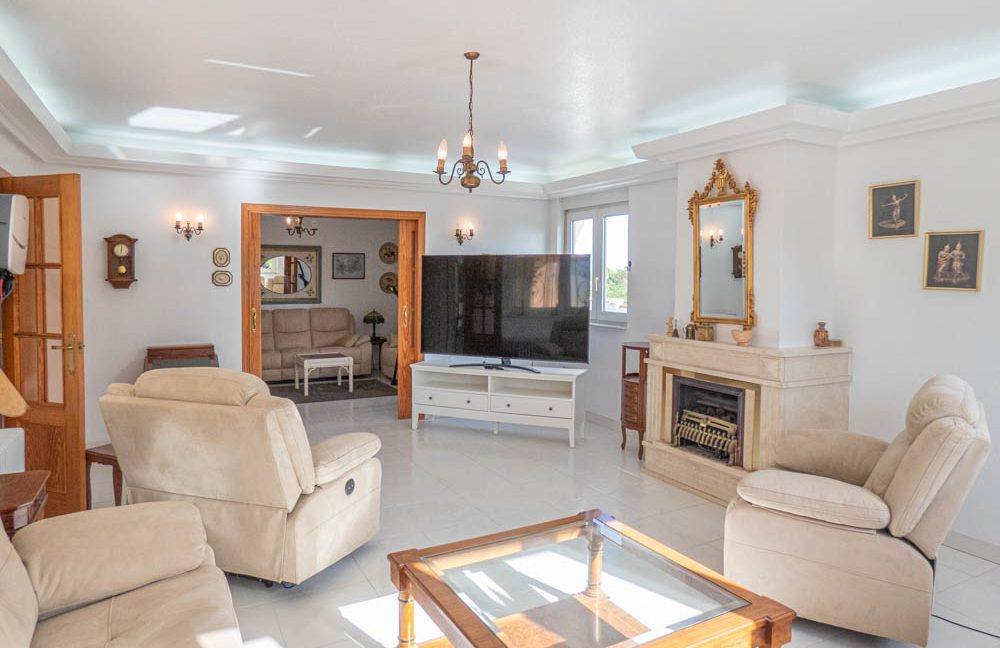 8093_stunning_reformed_countryside_villa_051024103631_p1210317