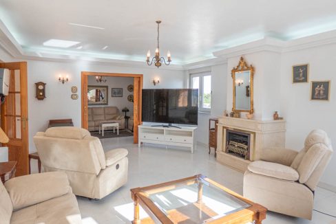 8093_stunning_reformed_countryside_villa_051024103631_p1210317