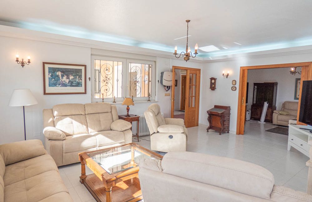 8093_stunning_reformed_countryside_villa_051024103631_p1210318