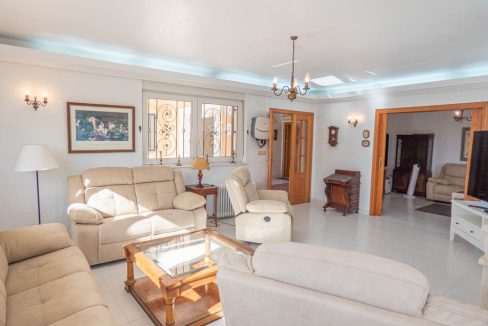 8093_stunning_reformed_countryside_villa_051024103631_p1210318