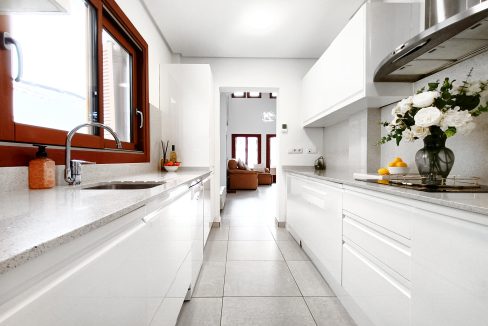CasaCreative_SunSurehub_El_Valle_Azabache_Villa_kitchen_01-scaled